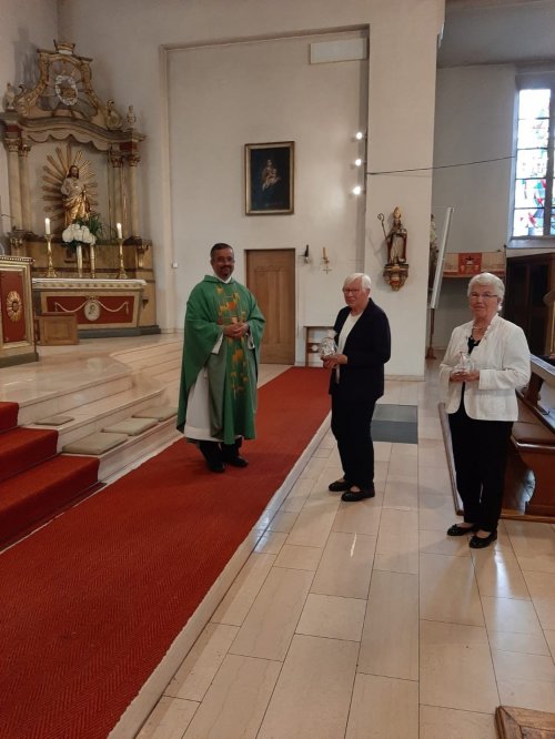 Schapen: P. Joshy verabschiedete Maria Knieper, Küsterin und Margret Autmaring, Kommunionhelferin