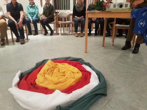 Tücher in den Farben der Nationalflagge
