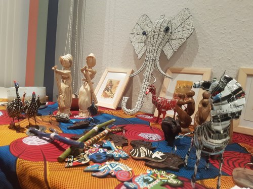 Bunte afrikanische Kunst zum Bestaunen